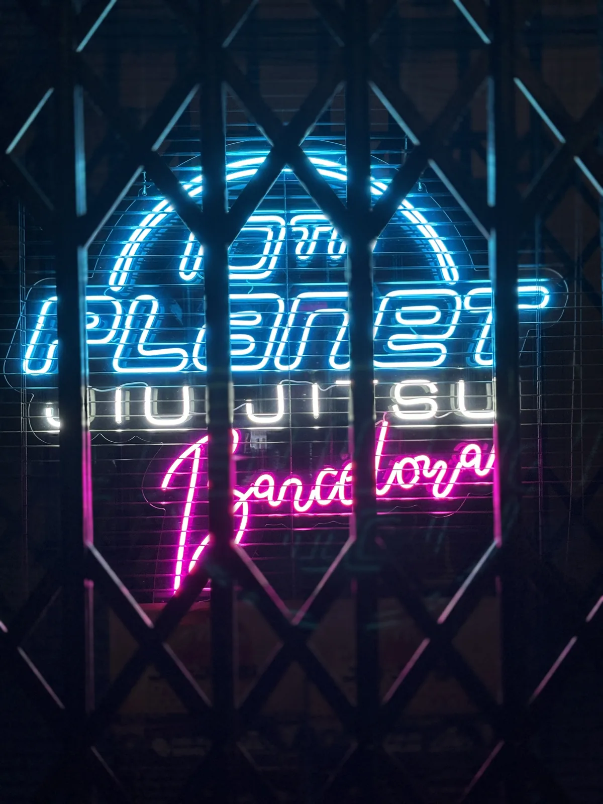 Entrada iluminada de 10th Planet Jiu-Jitsu Barcelona
